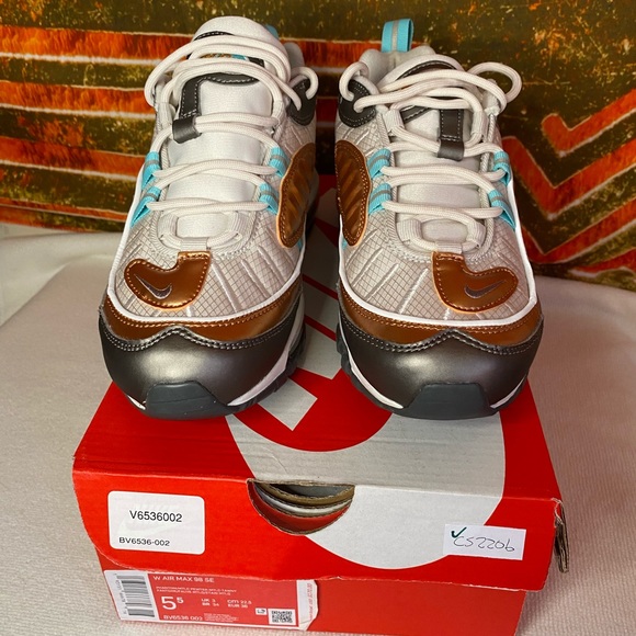 Air max 98 se size 5.5 🔥RUNS SMALL 🔥 - Picture 6 of 11